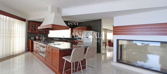 7 bedrooms Bungalow in Mellieha, Malta No. 2367 2