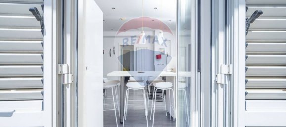 3 bedrooms Apartment in Trieste, Italy No. 19735 2