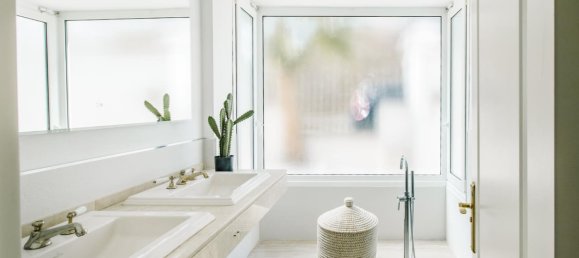 5 bedrooms Villa in Estepona, Spain No. 183443 4