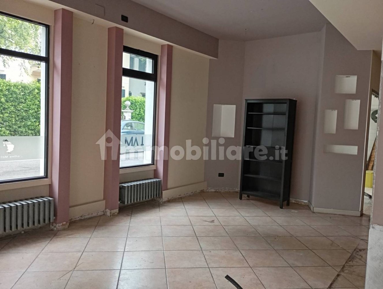 3 rooms Commercial property in Treviso, Italy No. 109040
