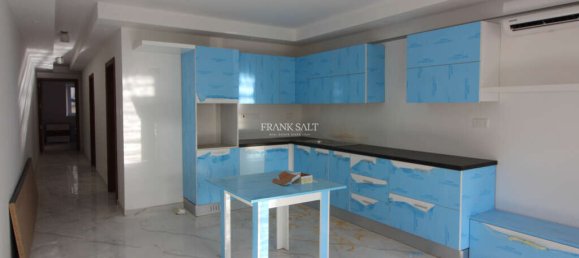 Мезонет с 3 спальнями в Корми, Мальта № 1538 3