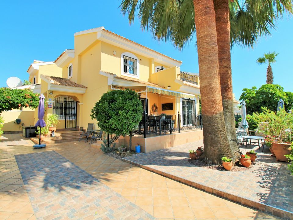 3 bedrooms Villa in Alicante, Spain No. 188281