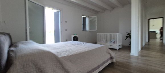 4 bedrooms House in Zero Branco, Italy No. 342030 20