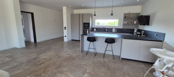 4 bedrooms House in Zero Branco, Italy No. 342030 10