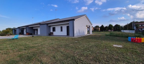 4 bedrooms House in Zero Branco, Italy No. 342030 3