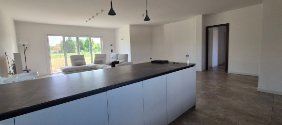 4 bedrooms House in Zero Branco, Italy No. 342030 12