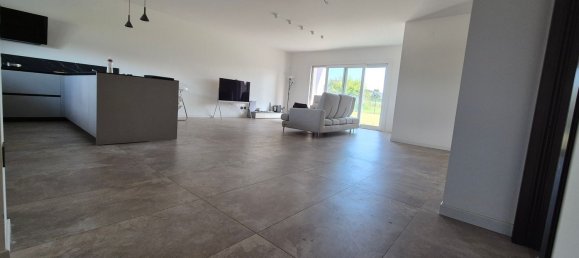 4 bedrooms House in Zero Branco, Italy No. 342030 8