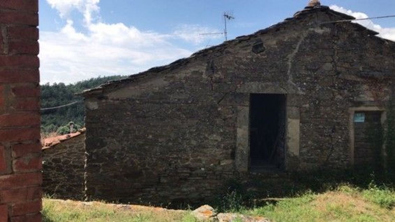 661m² Commercial property in Capolona, Italy No. 270049