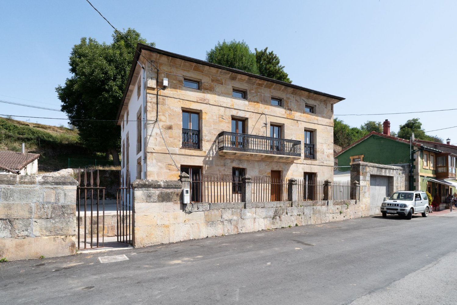 12 bedrooms Building in Cantabria, Spain No. 211149