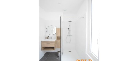 4 bedrooms House in Montargis, France No. 61381 12