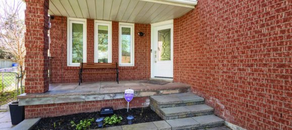 6 bedrooms House in Mississauga, Canada No. 497 2