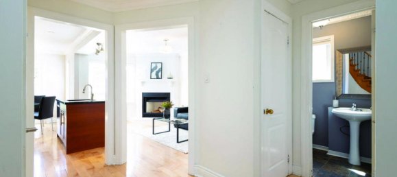 6 bedrooms House in Mississauga, Canada No. 497 8