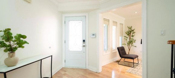 6 bedrooms House in Mississauga, Canada No. 497 4