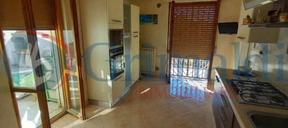 4 bedrooms Apartment in Trani, Italy No. 323834 6