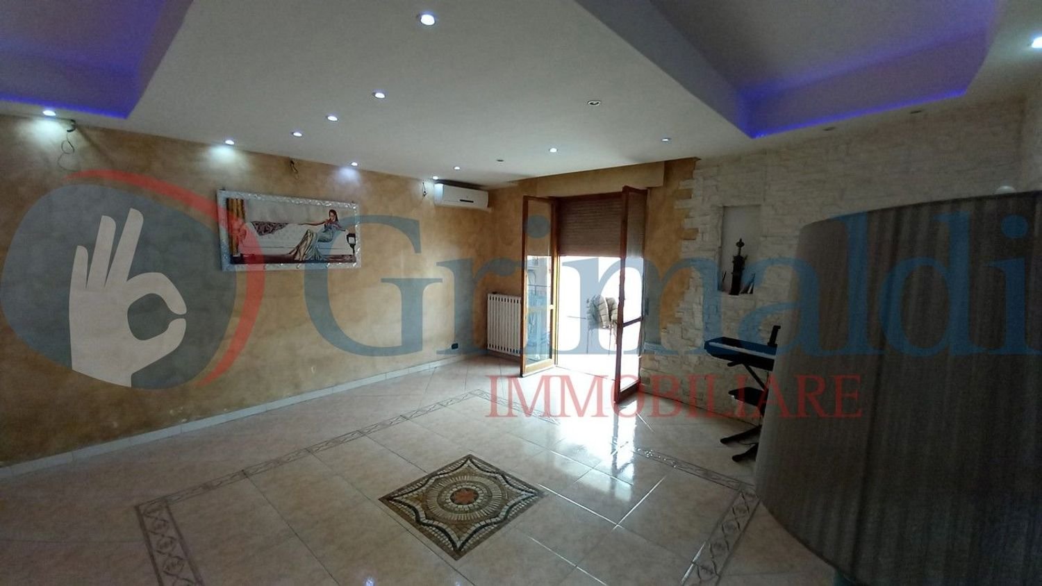 4 bedrooms Apartment in Trani, Italy No. 323834