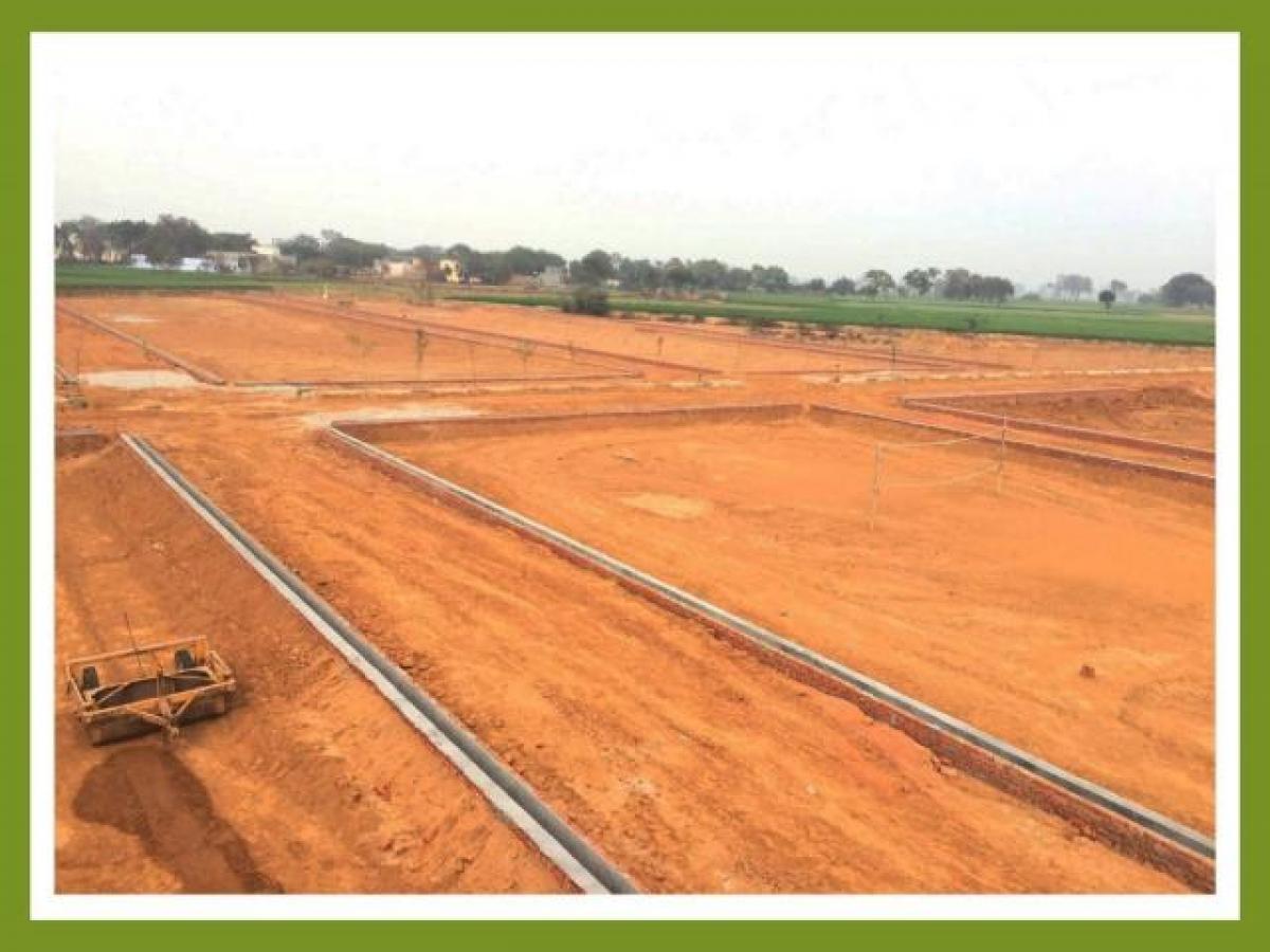 Grundstück in Noida, India, Nr. 65778