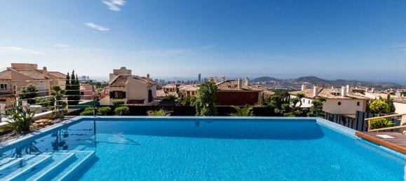 5 bedrooms Villa in Finestrat, Spain No. 2444 2