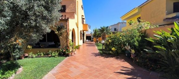 8 bedrooms House in Capoterra, Italy No. 365017 4