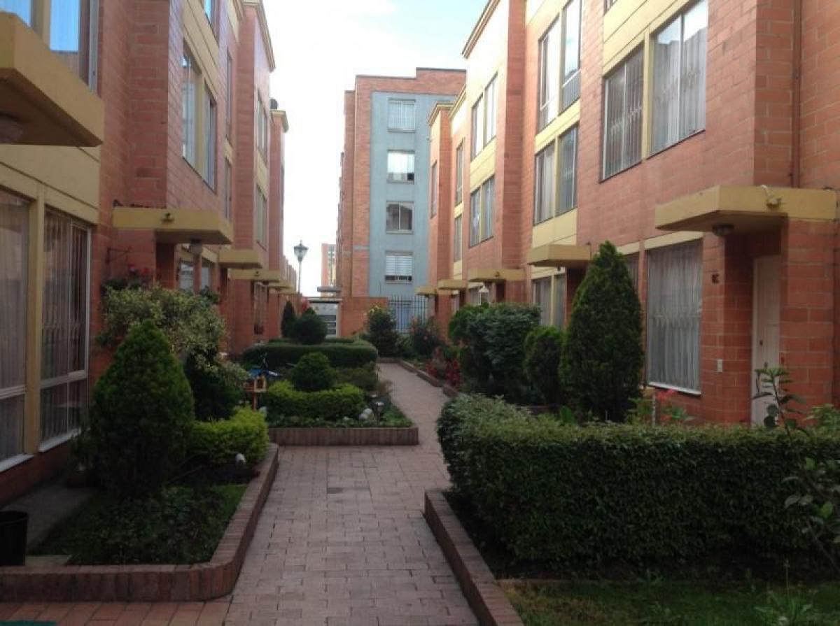 Дом с 3 спальнями в Богота, Колумбия № 13389