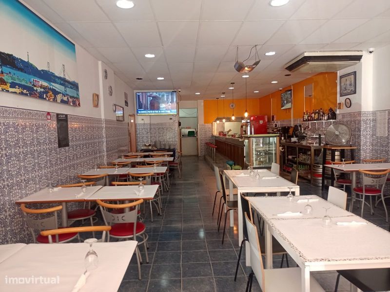 250m² Commercial property in Oeiras, Portugal No. 337775