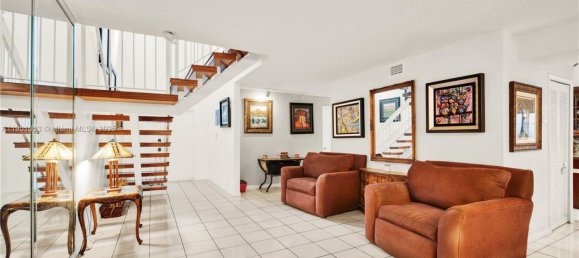 4 dormitorios villa en venta en Miami, Miami-Dade, Florida, USA № 614168 7