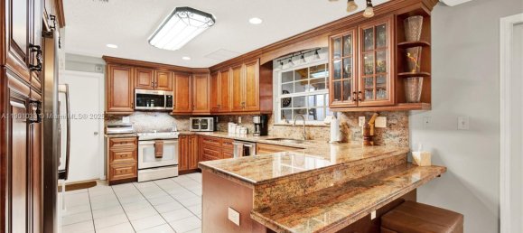 4 dormitorios villa en venta en Miami, Miami-Dade, Florida, USA № 614168 16