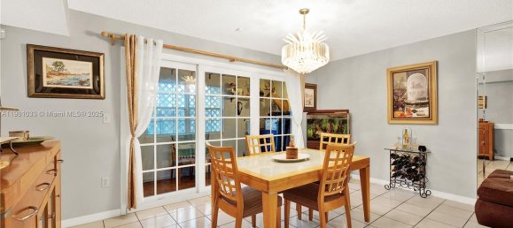 4 dormitorios villa en venta en Miami, Miami-Dade, Florida, USA № 614168 10