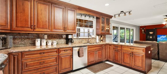 4 dormitorios villa en venta en Miami, Miami-Dade, Florida, USA № 614168 14