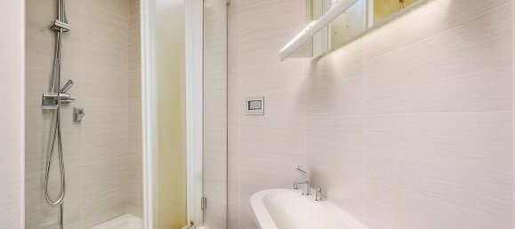 Studio à Saint-Mandé, France No. 168396 6