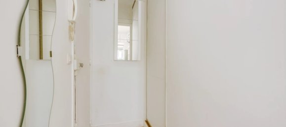 Studio à Saint-Mandé, France No. 168396 7