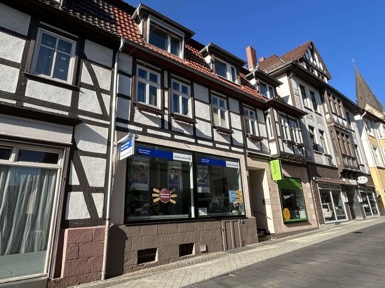 215m² Building in Hoxter, Germany No. 188185