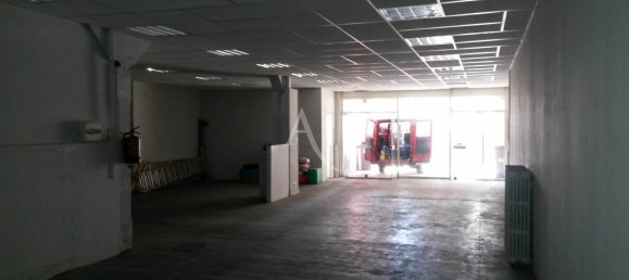 285m² Commercial property in Romorantin-Lanthenay, France No. 82429 3