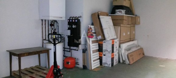 285m² Commercial property in Romorantin-Lanthenay, France No. 82429 5