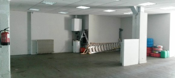 285m² Commercial property in Romorantin-Lanthenay, France No. 82429 2