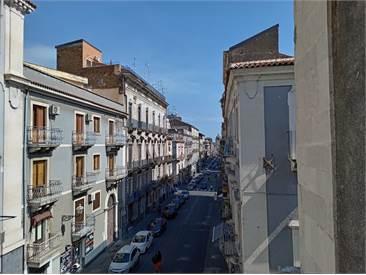 8 rooms Apartment in Catania, Italy No. 122641