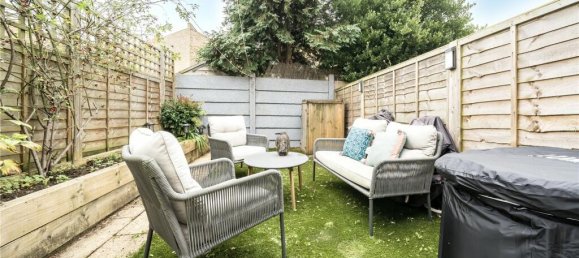 2 bedrooms House in London, United Kingdom No. 12926 12