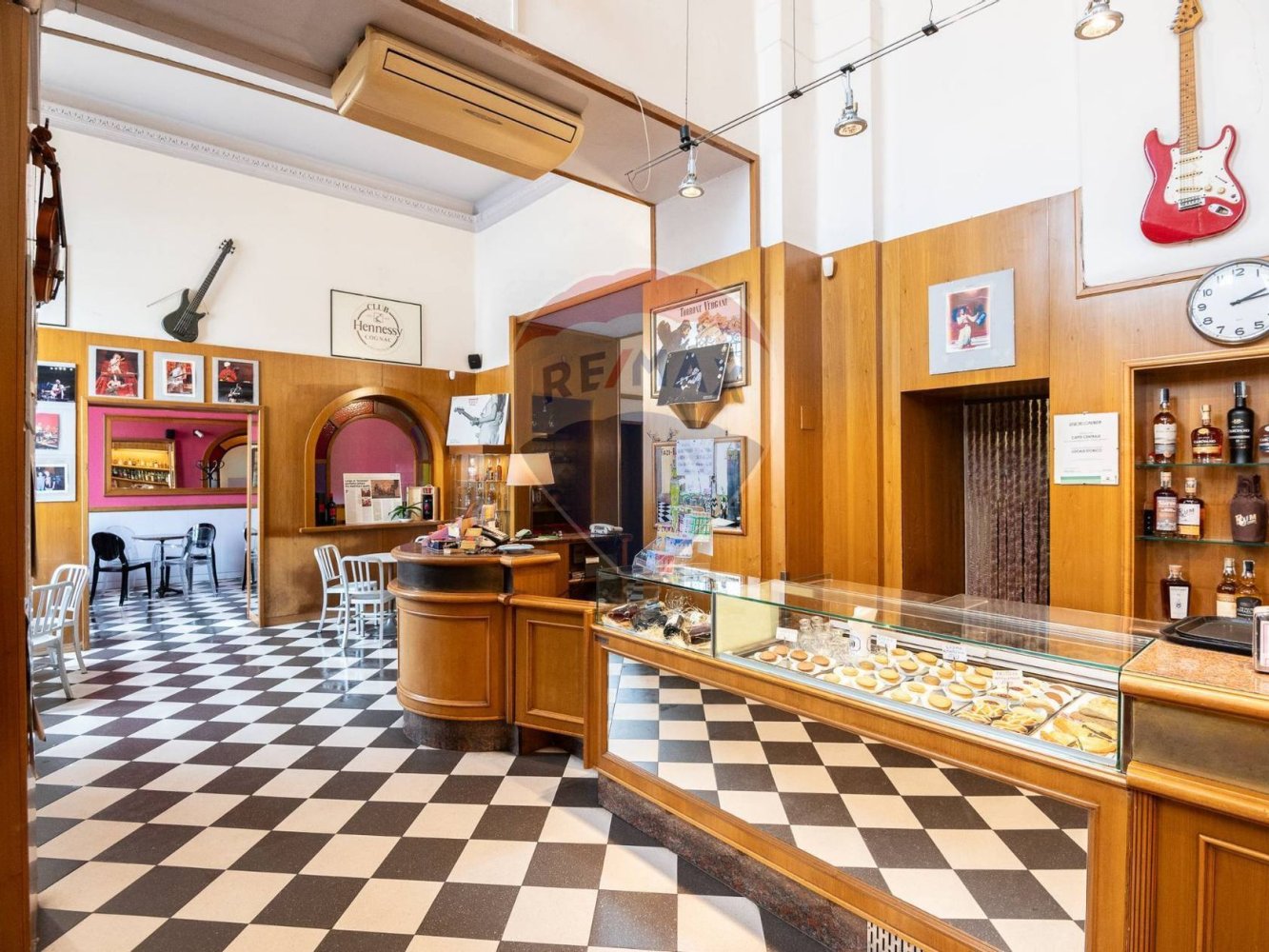 5-Zimmer Gewerbliche Immobilie in Casalmaggiore, Italy, Nr. 53314