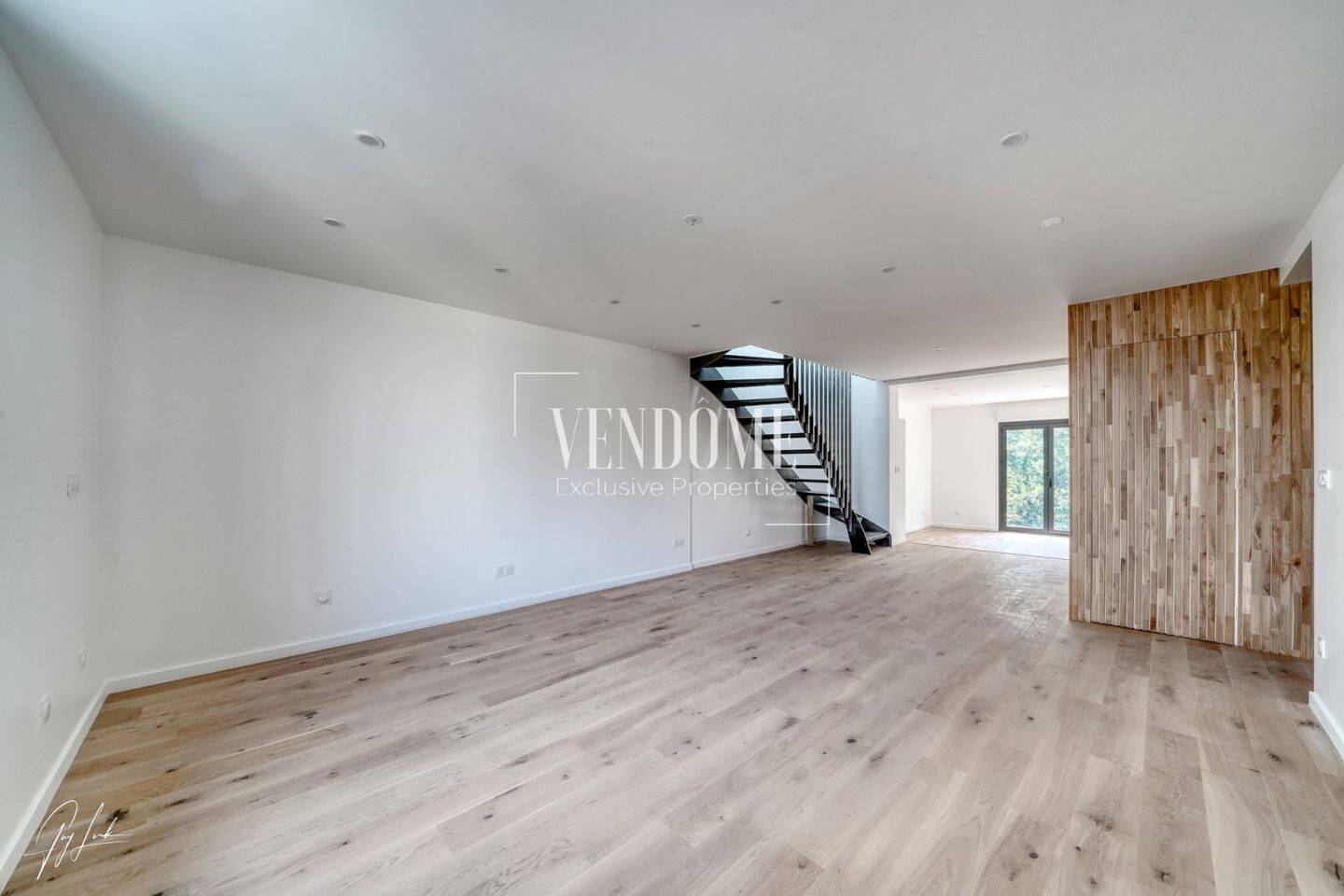 3 غرف نوم منزل ذو طابقين في Suresnes, France رقم 281010