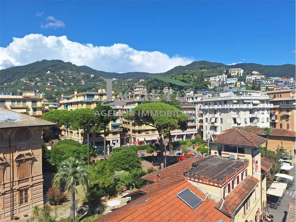 Apartamento de 4 dormitorios en Rapallo, Italy No. 372871
