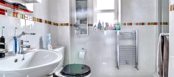 3 bedrooms House in Grays, United Kingdom No. 4963 6