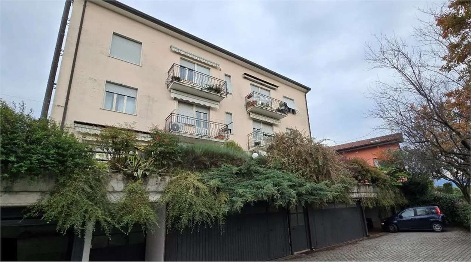 3غرفة شقة في Como, Italy رقم 8379