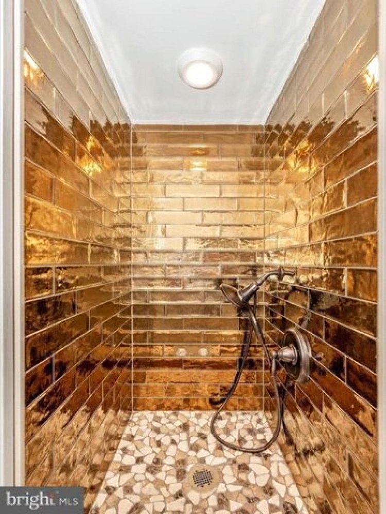 4 bedrooms House in Clear Brook, USA No. 432426