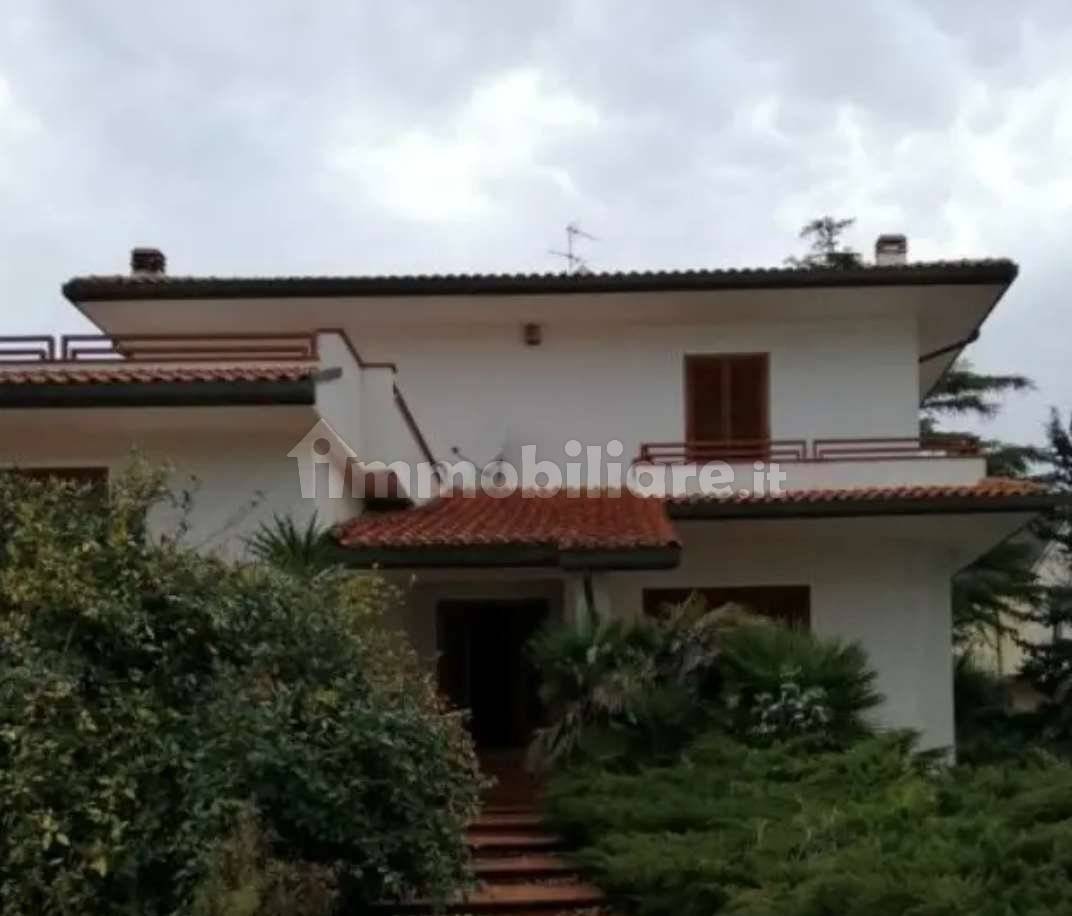 4 bedrooms Villa in Montegranaro, Italy No. 286097