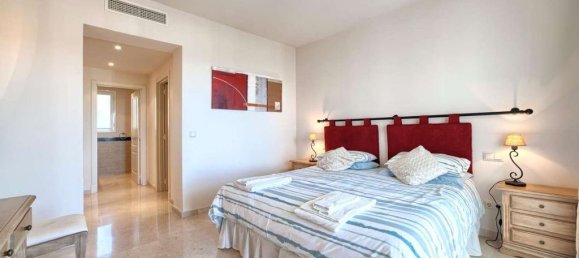 3 bedrooms Apartment in Benahavis, Spain No. 242071 10