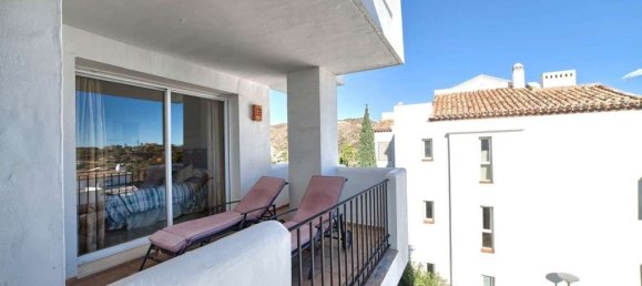 3 bedrooms Apartment in Benahavis, Spain No. 242071 3