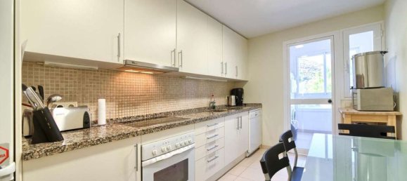 3 bedrooms Apartment in Benahavis, Spain No. 242071 9