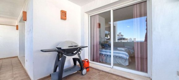 3 bedrooms Apartment in Benahavis, Spain No. 242071 4