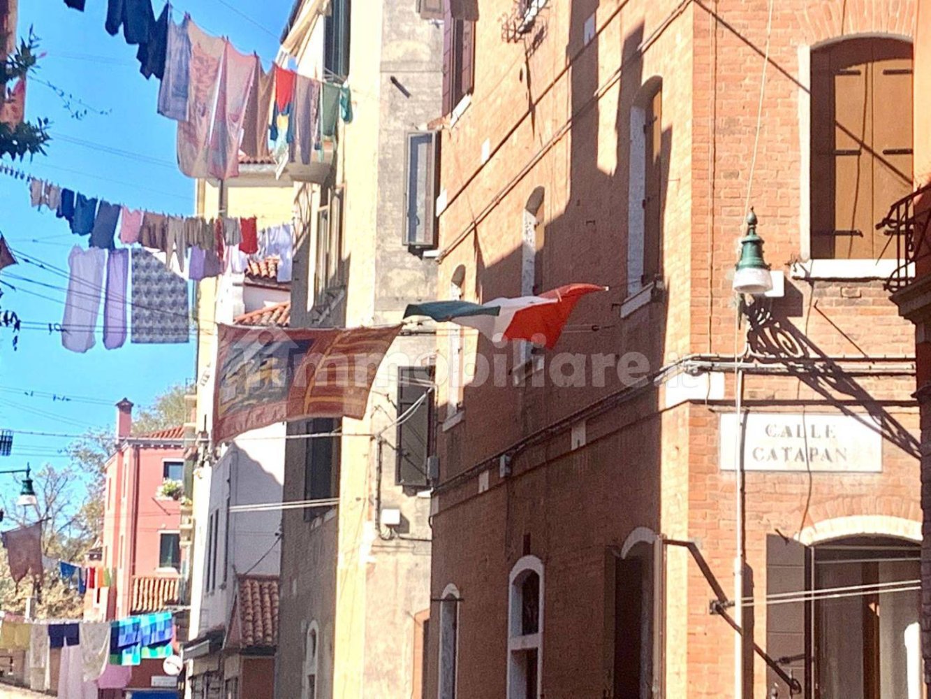 Apartamento de 2 dormitorios en Venice, Italy No. 266672