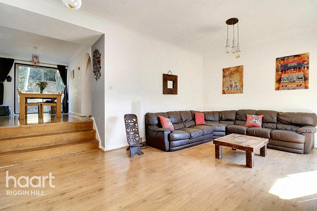 4 bedrooms House in Tatsfield, United Kingdom No. 4752