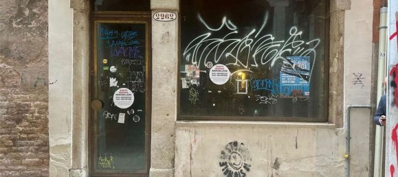 100m² Commercial property in Venice, Italy No. 230440 9